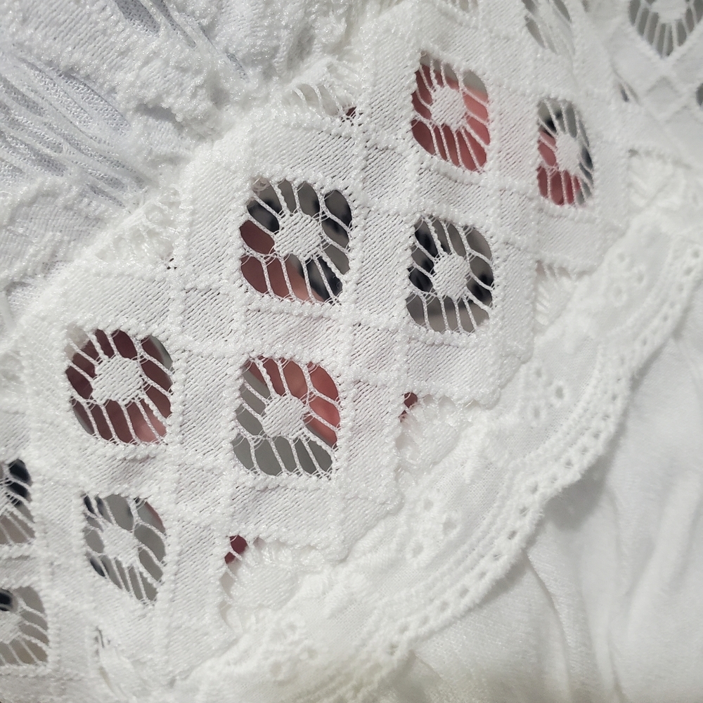 Lace - Picture 4 of 8